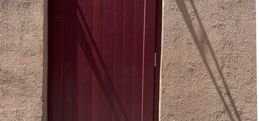 Goblin red door filming location in Quebec City
