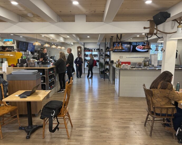 Interior of Smith Café Cap-Rouge with the coffee counter, pizzeria and seating