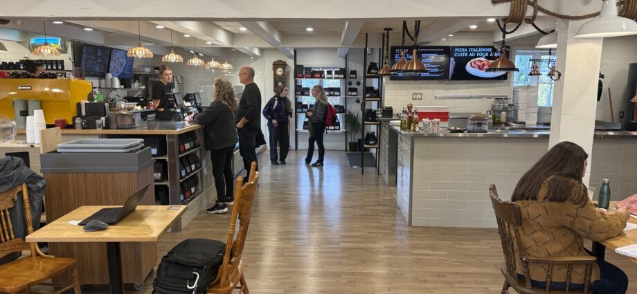 Interior of Smith Café Cap-Rouge with the coffee counter, pizzeria and seating