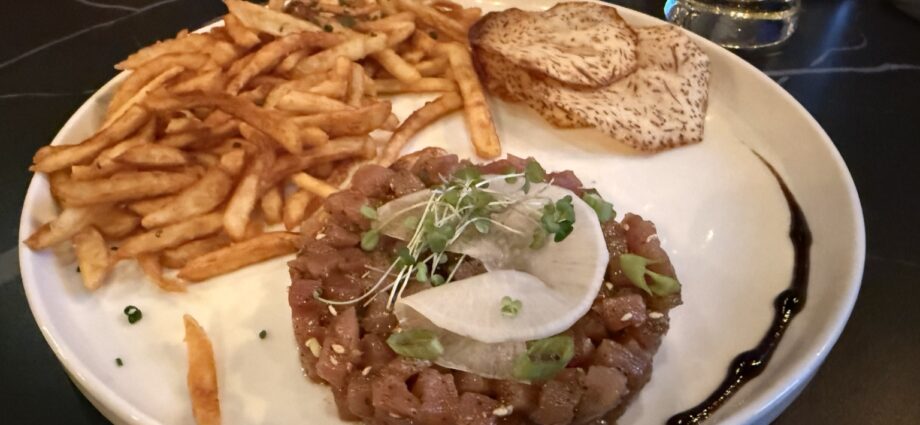Asian tuna tartare with fries and toast at Veravin in Quebec City